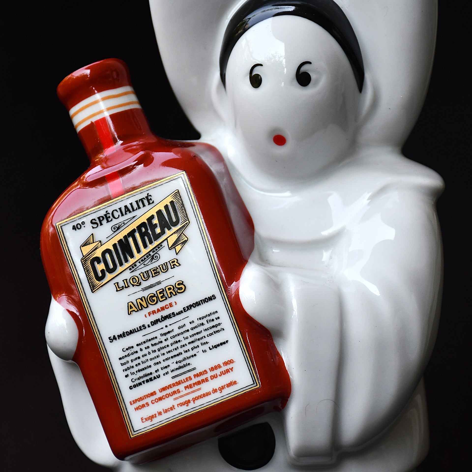 Порцеланова кана - декантер Cointreau, Бялата монахиня, Chauvigny France (092008261913)