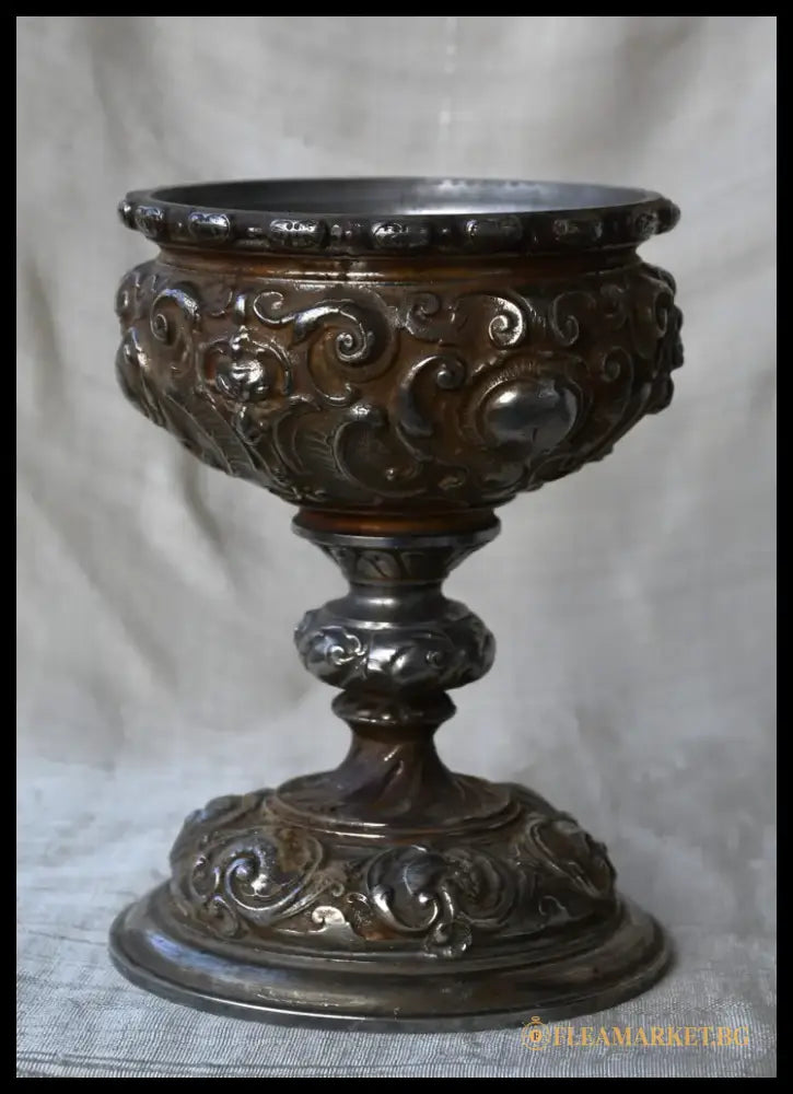 Античен бокал с барокова декорация - antique