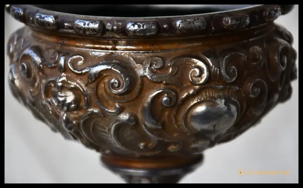 Античен бокал с барокова декорация - antique