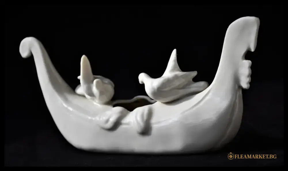 Гондолата на любовта - порцелан от Каподимонте - antique
