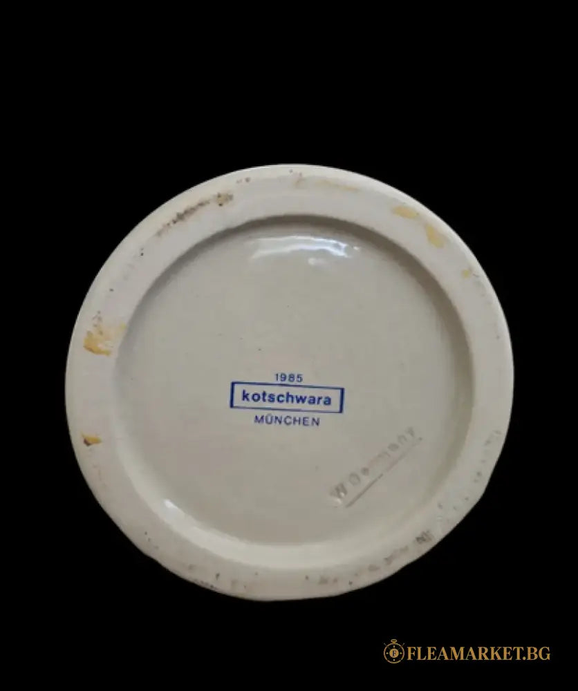 Халба с капак,вместимост 0,5L (466)