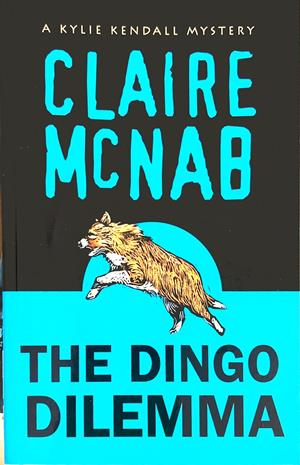 The Dingo Dilemma - Claire McNab