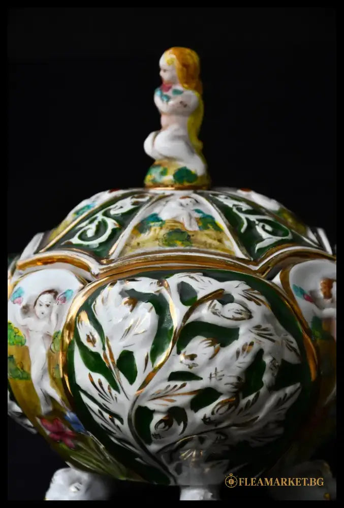 Купа с капак на Каподимонте - antique