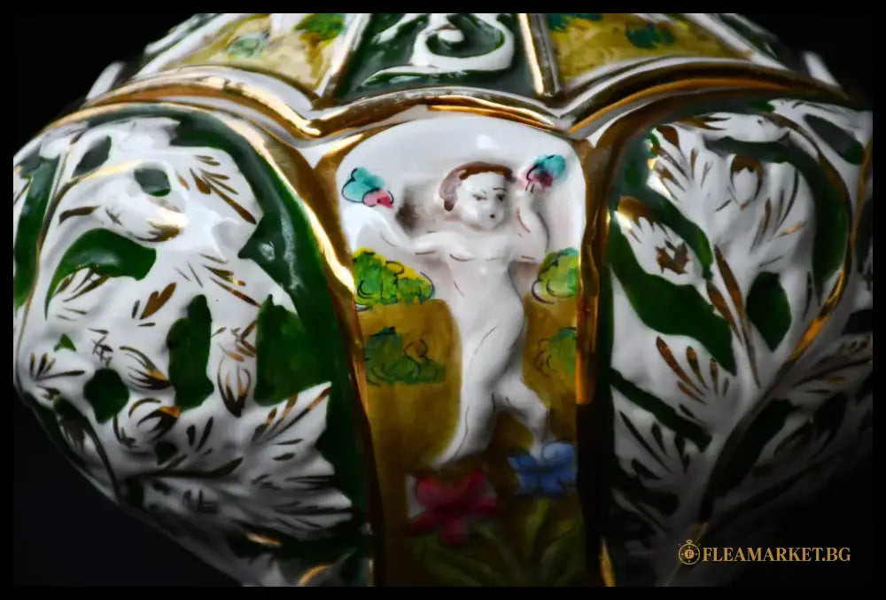 Купа с капак на Каподимонте - antique