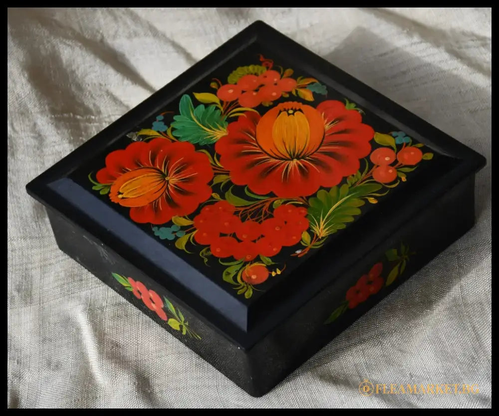 Лакова кутия ’Федоскино’ - ръчно рисувана - antique