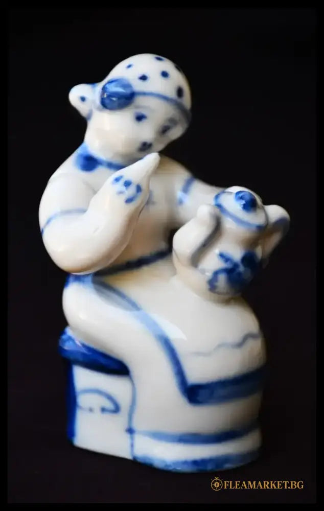 Порцеланова фигурина ’За чаем’ - ’ Гжель’ - antique