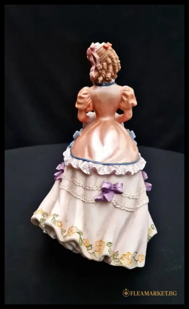 Порцеланова статуетка The Leonardo Collection - Victorian Skater - antique