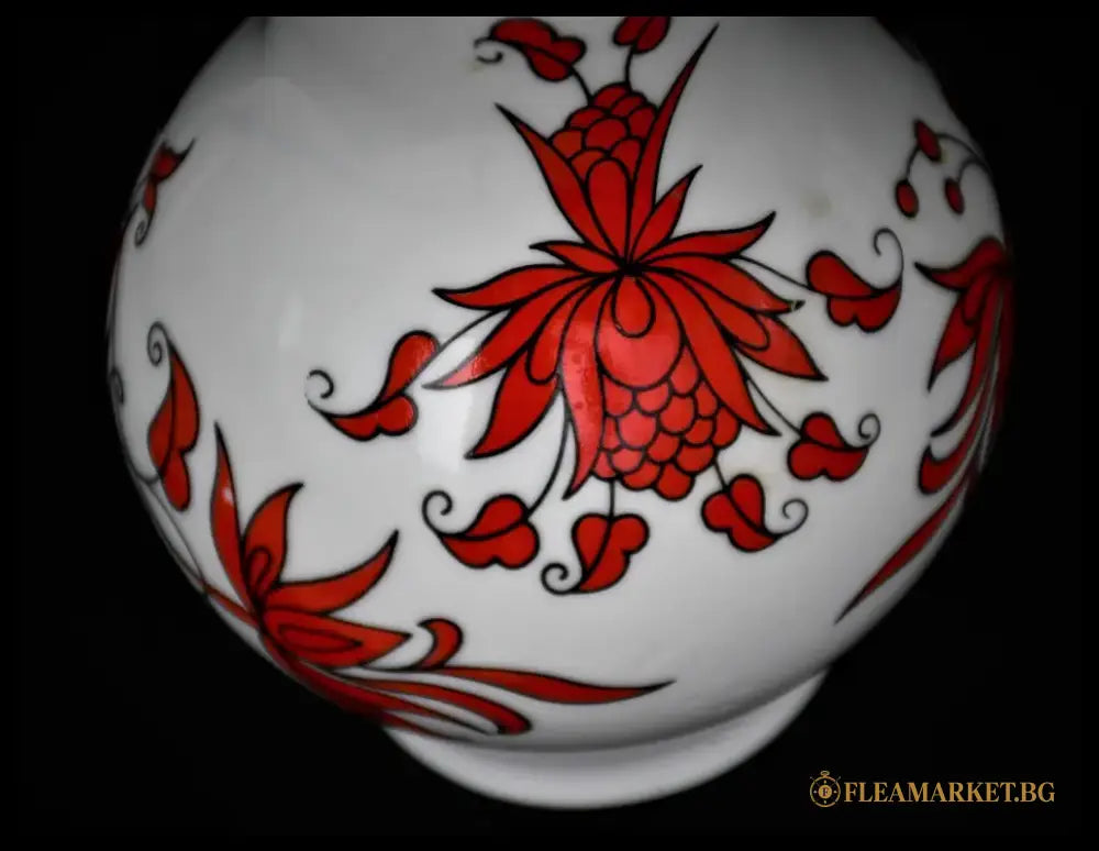 Порцеланова винтидж ваза от Жолнай/Zsolnay - antique