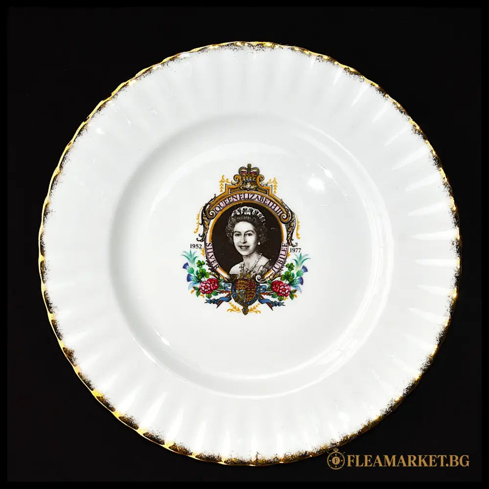 Royal Kent - чиния Queen Elizabeth II Silver Jubilee - изглед отпред