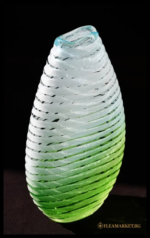Ваза Modern vintage - ръчна изработка спирална гравюра зелено-бяла 1990-те (091707261403) - Ваза