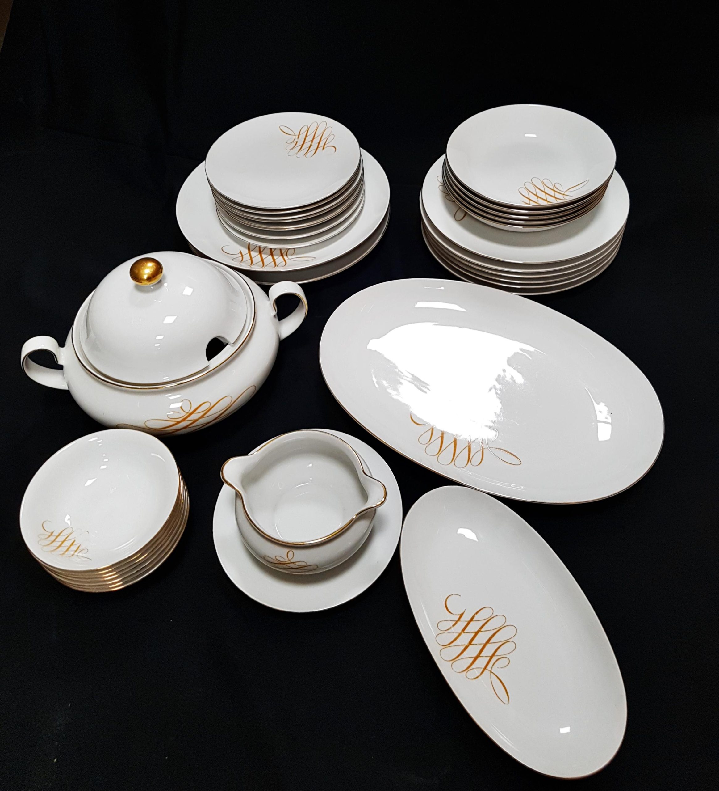 Порцеланов сервиз