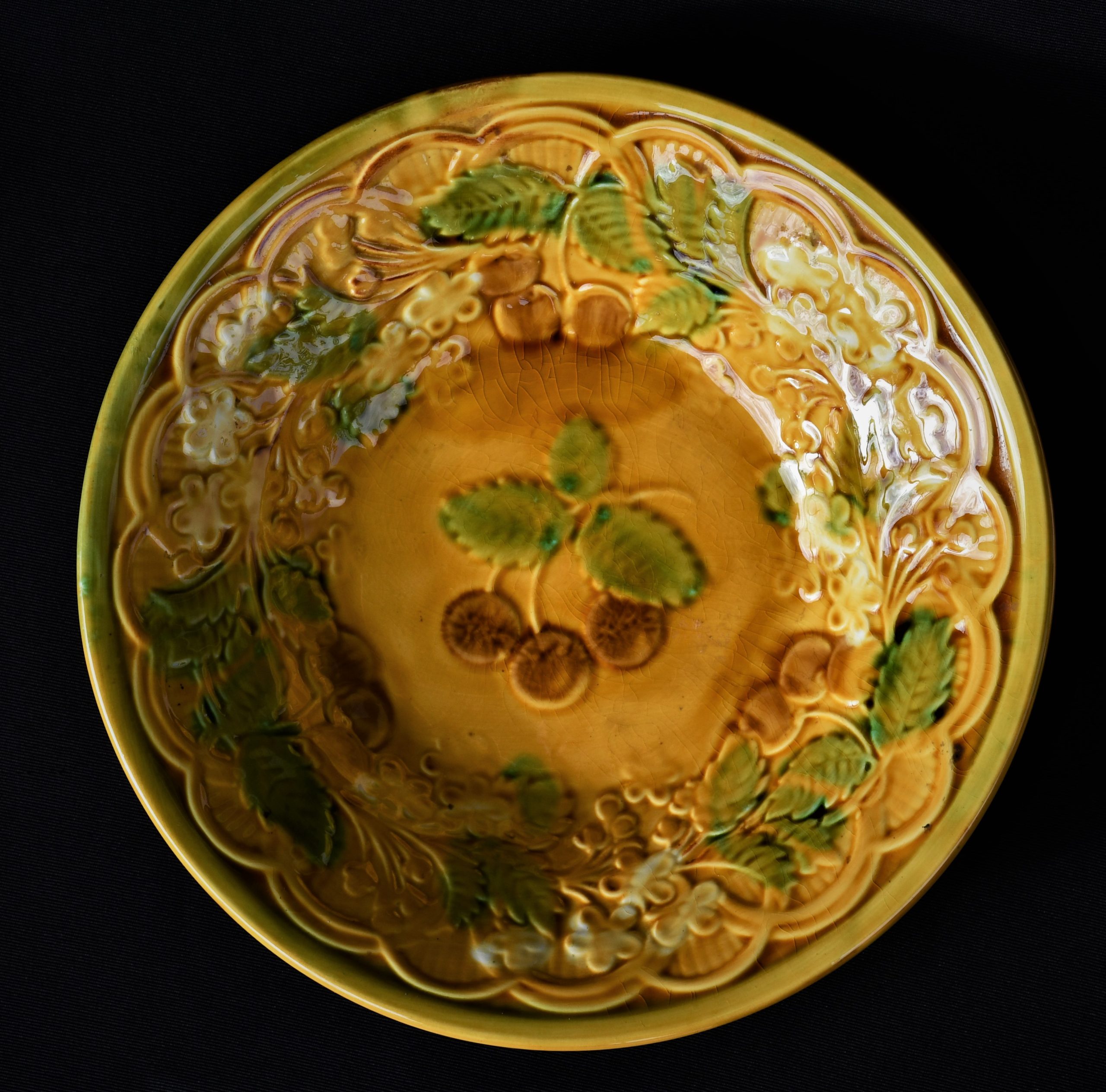 Съветска чиния - майолика