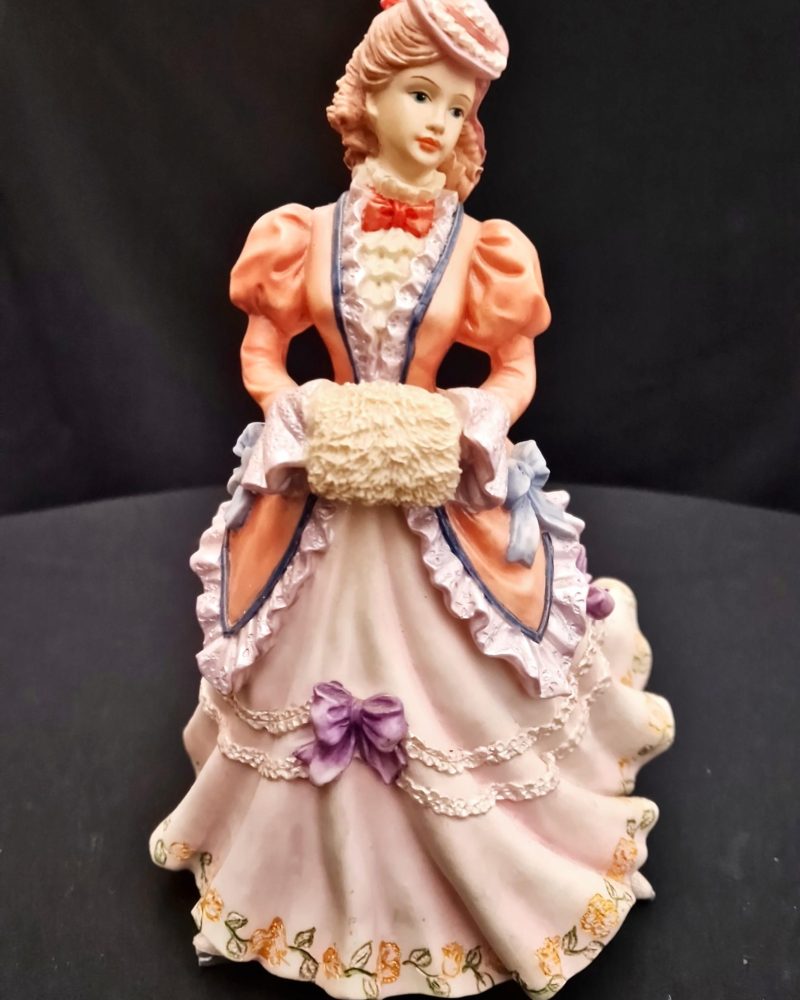 Порцеланова статуетка The Leonardo Collection - Victorian Skater