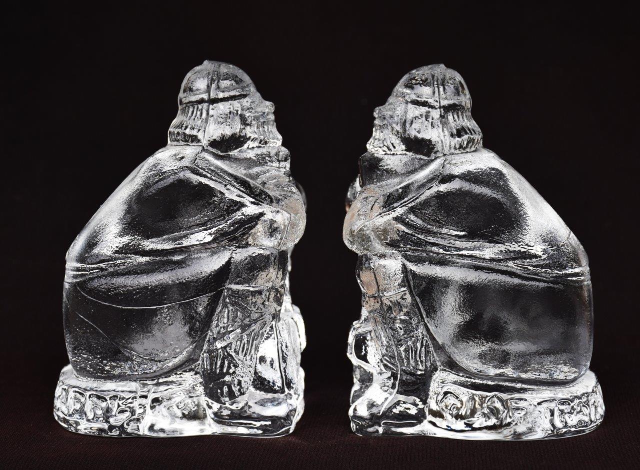Две стъклени скулптури на шведския крал Olof Trätälja