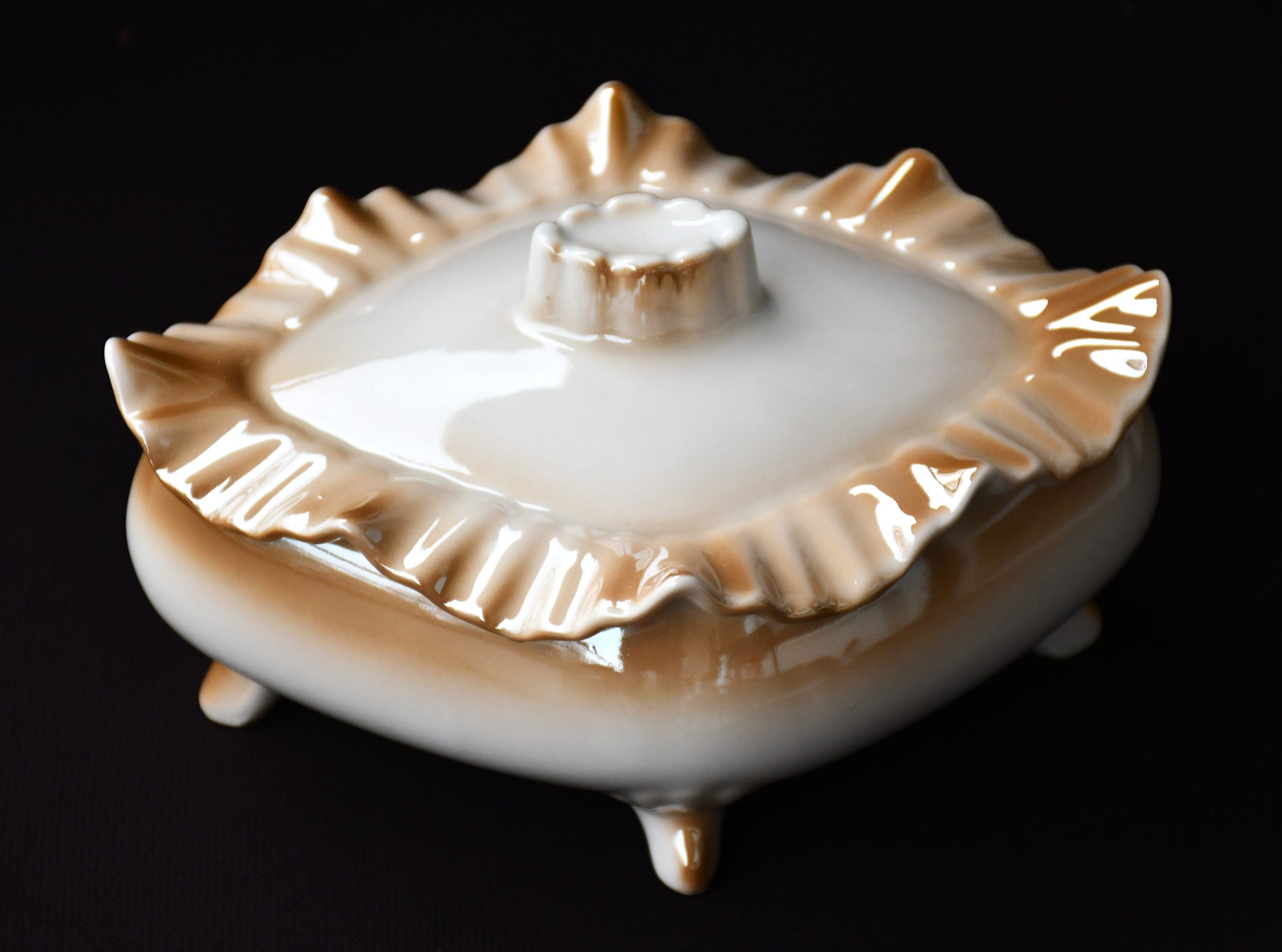 Порцеланова кутия за бижута - Югославия