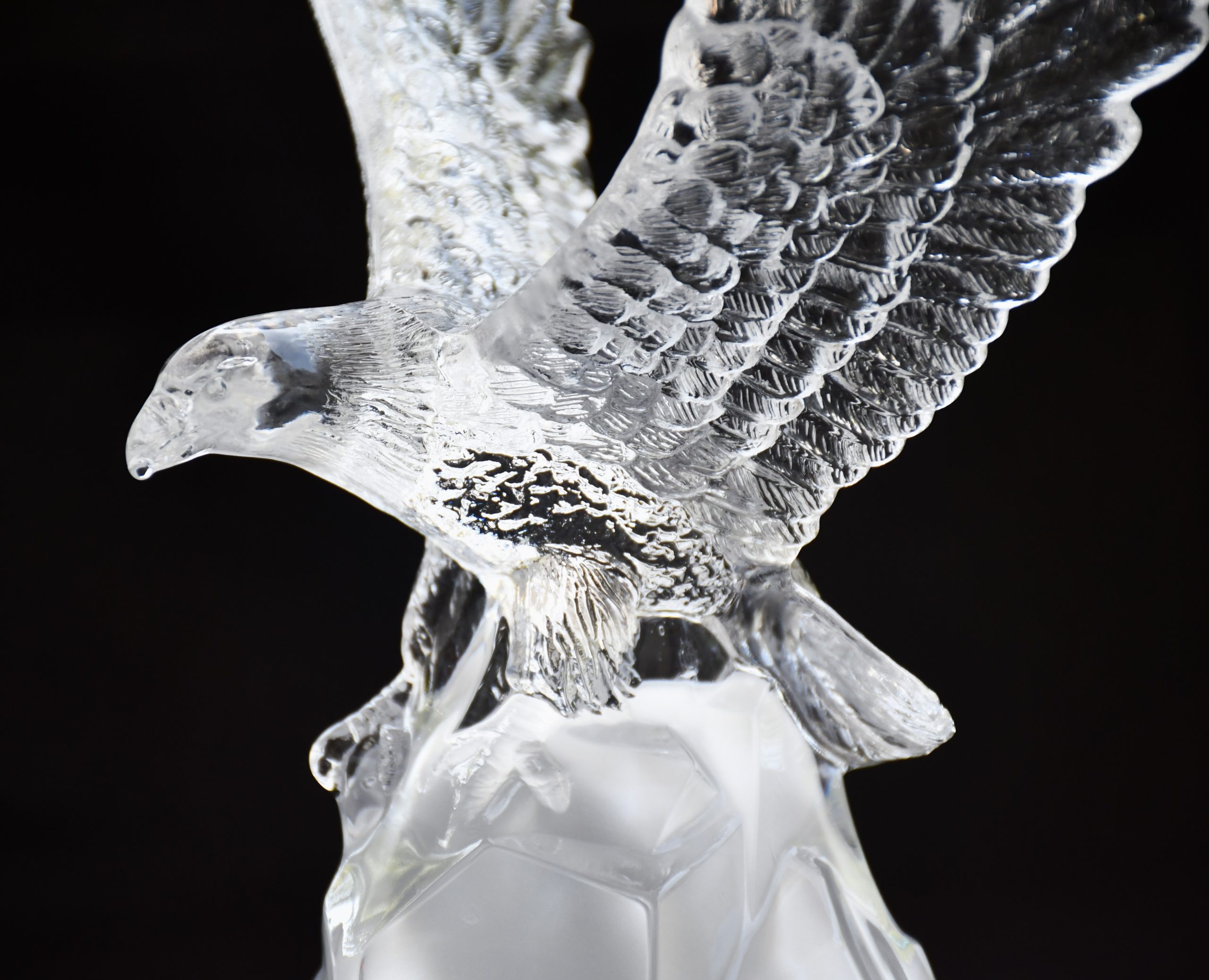 "Орел" - стъклена скулптура на Cristal d'Arques