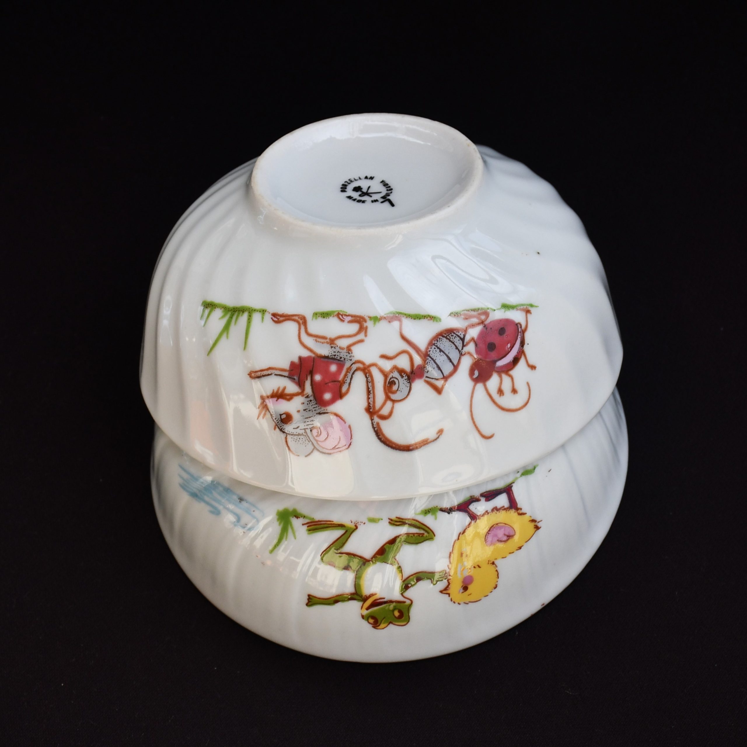 Две порцеланови купички "Китка" - детски сюжет