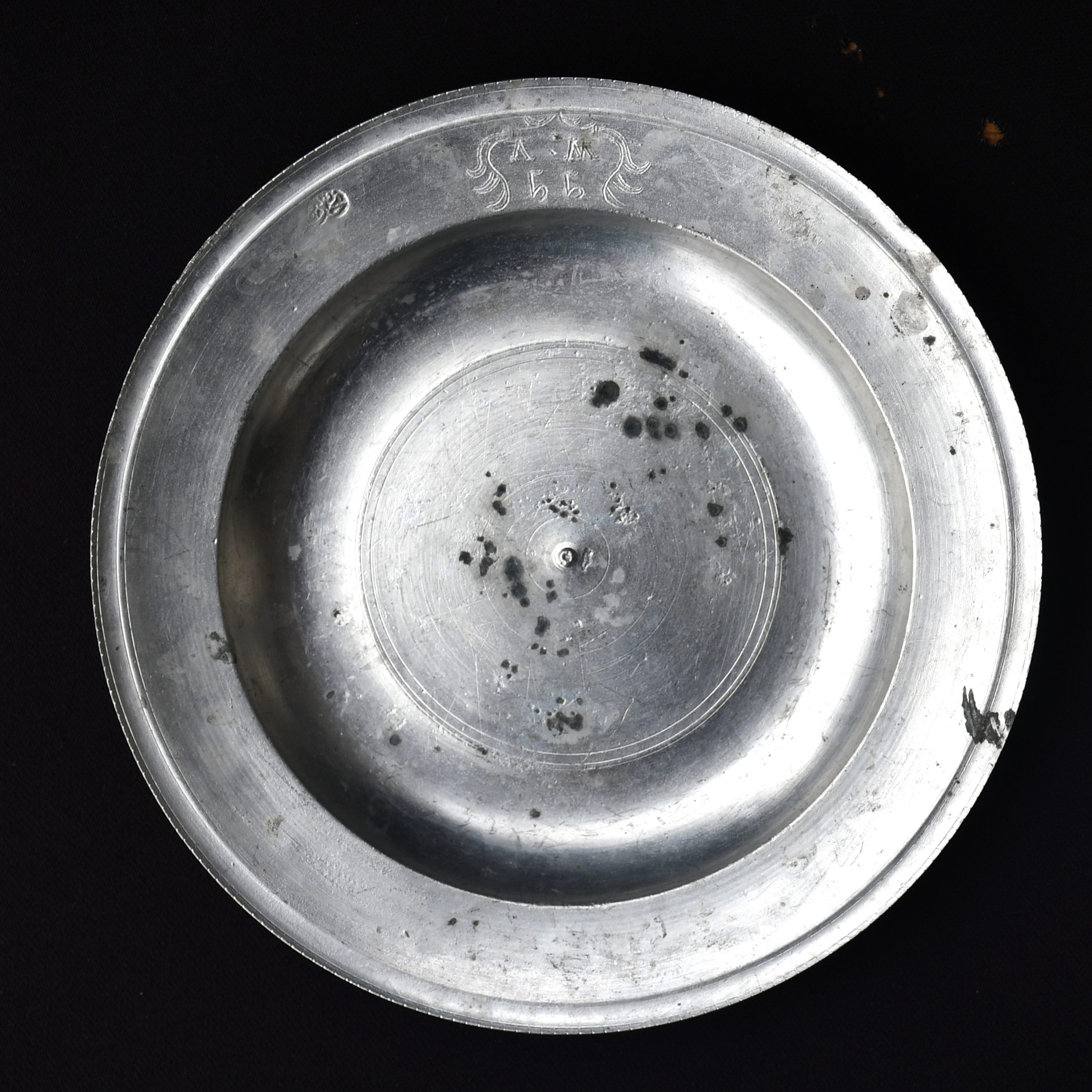 2 бр. медни чинии с монограм - 19 в.