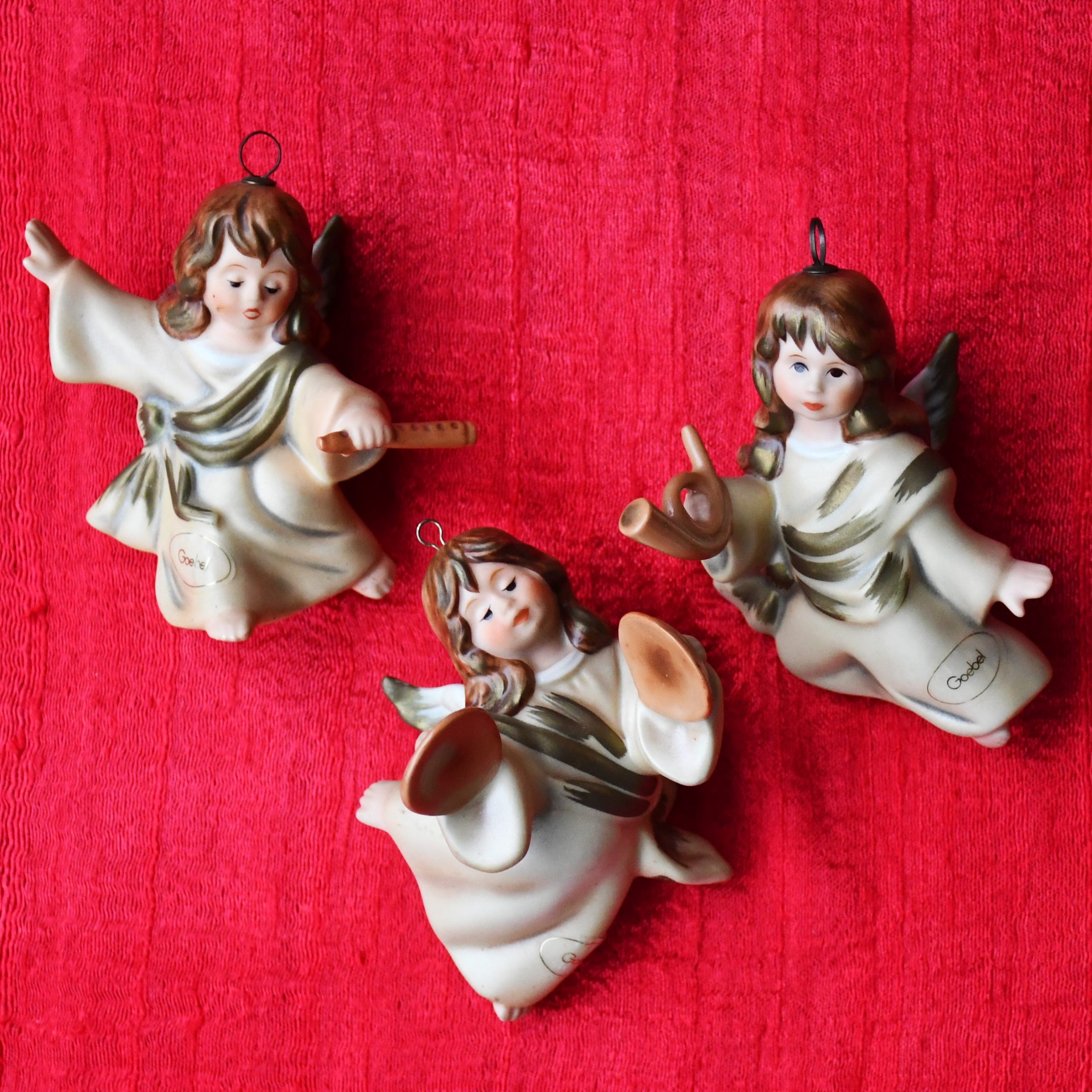 Сет от три порцеланови ангела на Гьобел